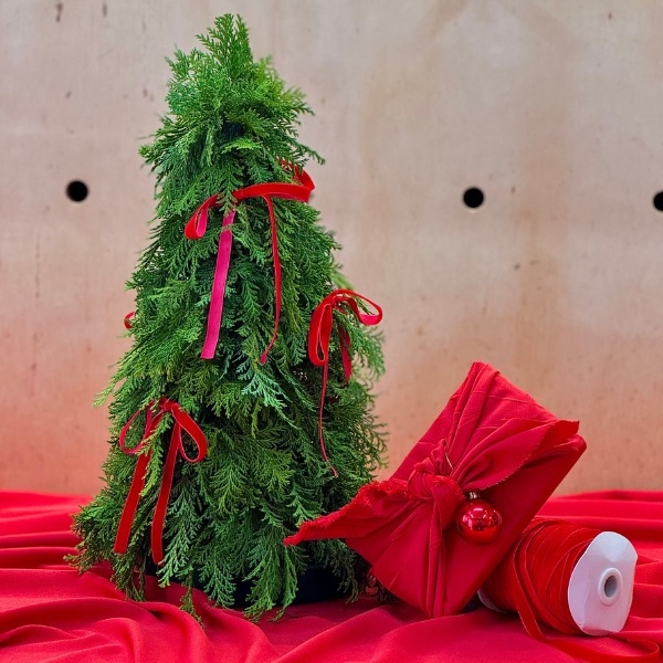 KIT ÁRVORE DE NATAL M + TRIO DE CHOCOLATES FESTIVO